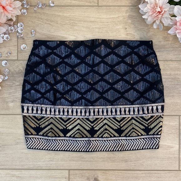 Express Sequin Mini Skirt - Picture 6 of 9